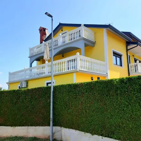 House Mira بوجي