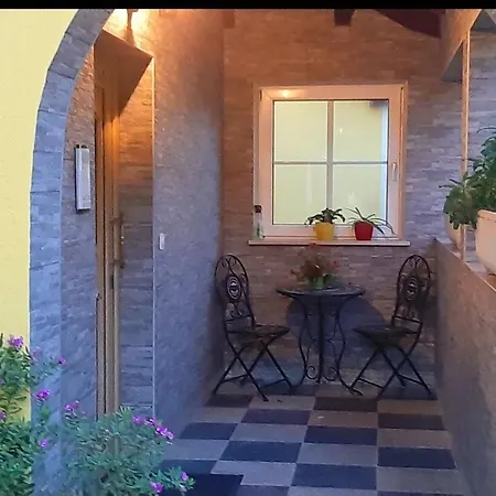 House Mira Nyaraló
