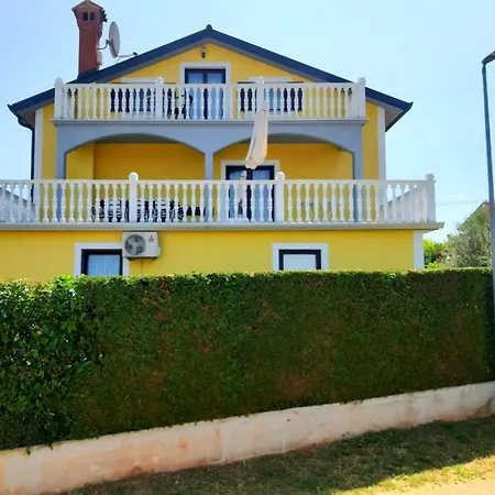 House Mira * Buje