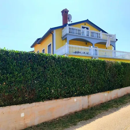 House Mira * Buje